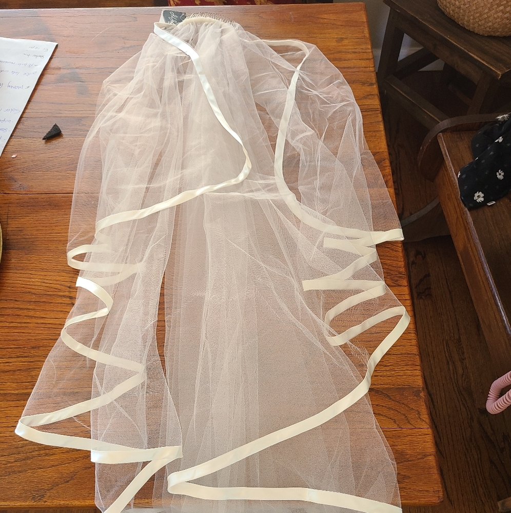 Brand new Wedding Veil Bridal Ivory j.l Johnson